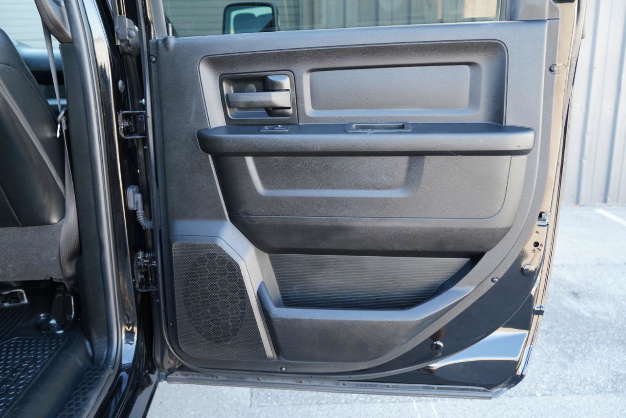 Used 2023 RAM 3500 Tradesman w/ Chrome Appearance Group AWD/4WD image 32