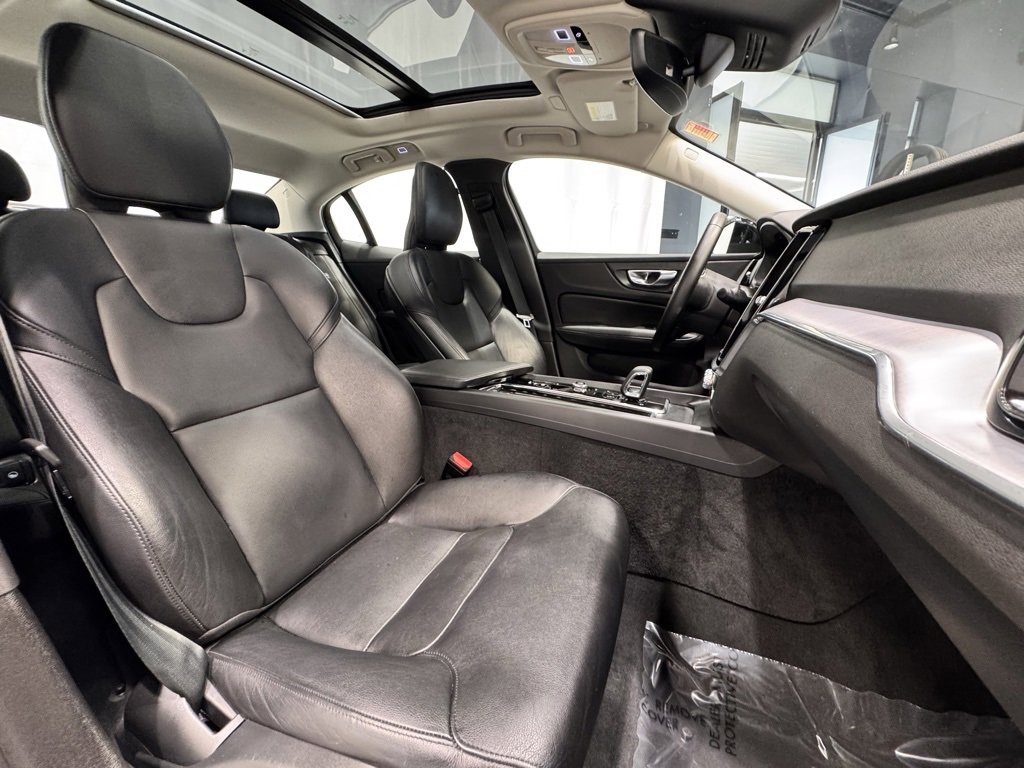 Used 2024 Volvo S60 B5 Core image 28