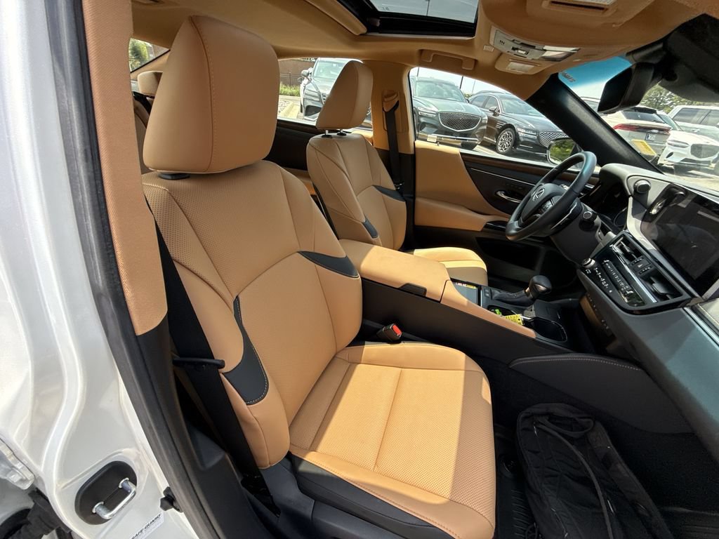 Used 2025 Lexus ES 300h w/ Premium Package FWD image 31