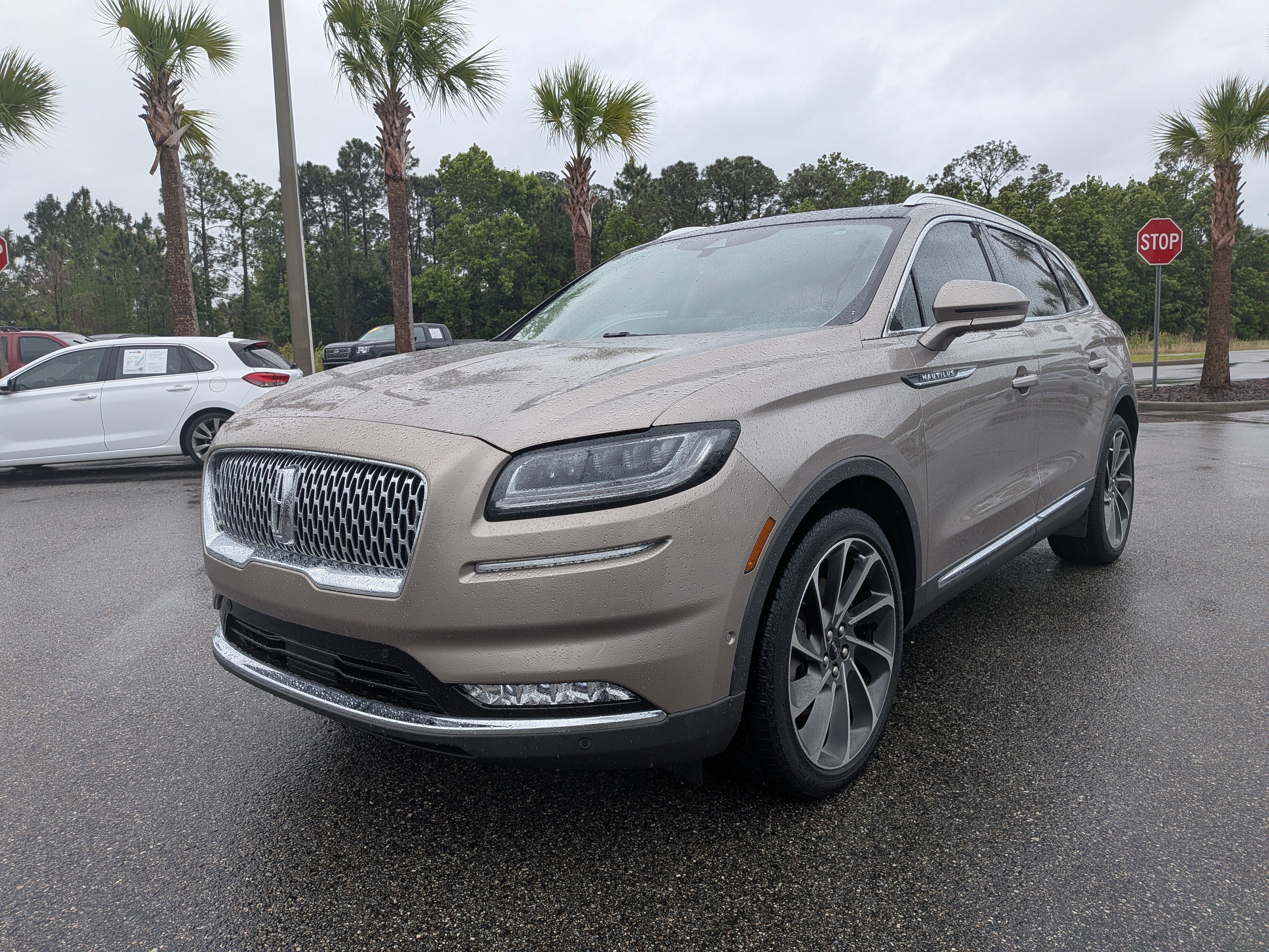 Used 2021 Lincoln Nautilus Reserve w/ Equipment Group 202A image 8