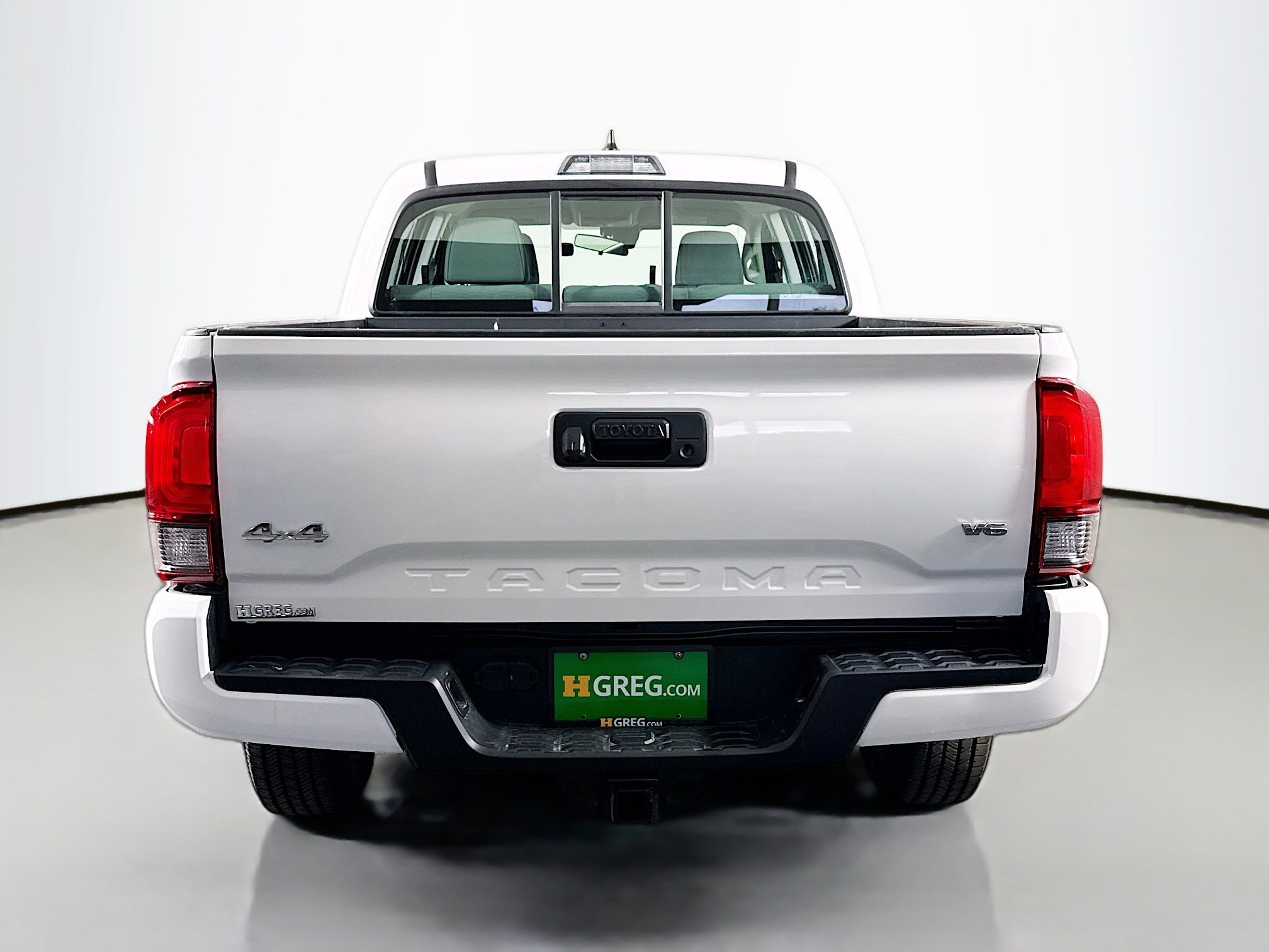 Used 2018 Toyota Tacoma SR image 8