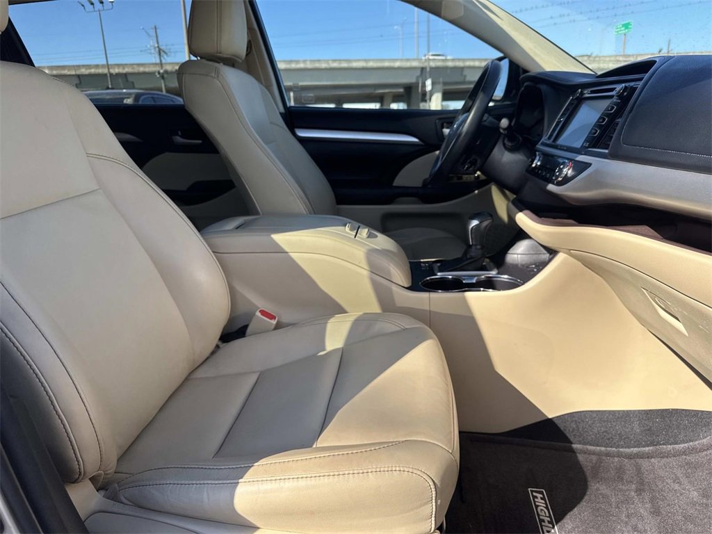 Used 2016 Toyota Highlander XLE image 27