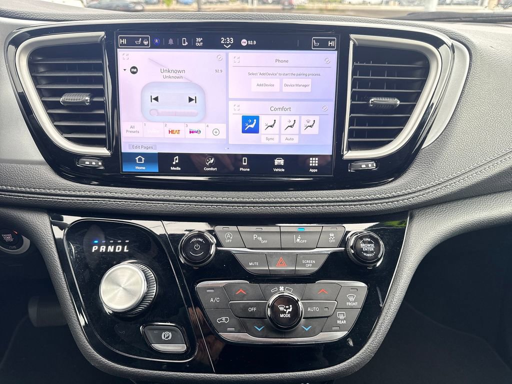 Used 2024 Chrysler Pacifica Touring image 18