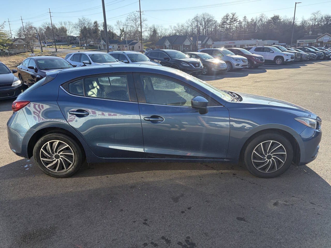 Used 2017 MAZDA MAZDA3 Touring FWD image 5