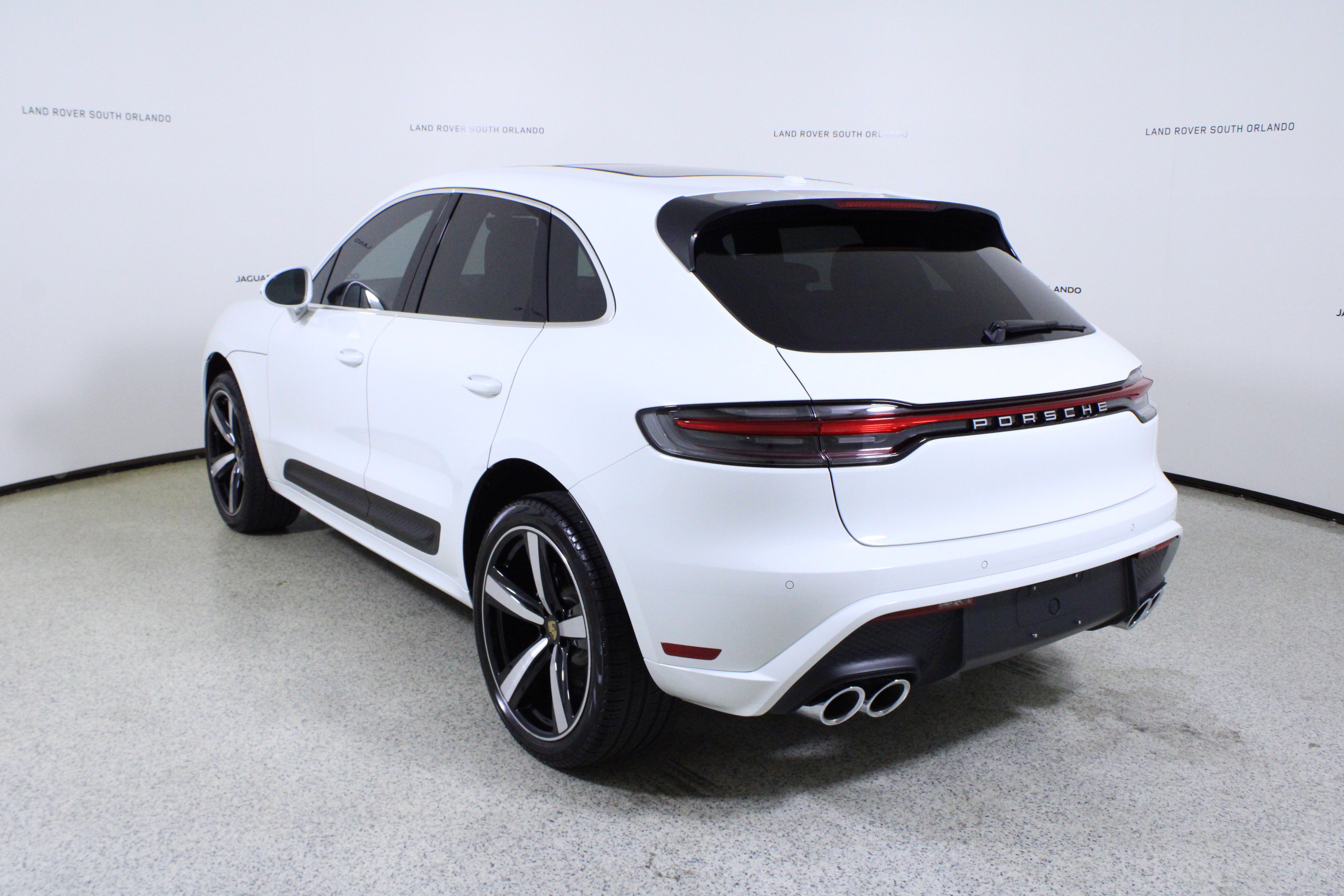 Used 2022 Porsche Macan AWD/4WD image 5