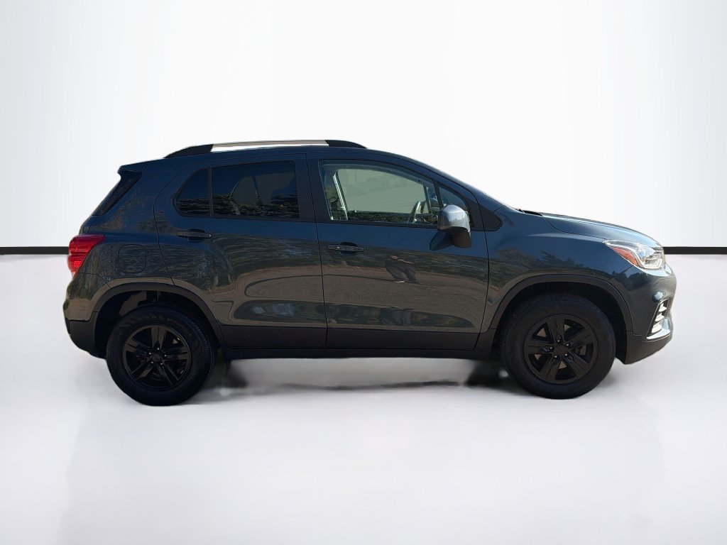 Used 2022 Chevrolet Trax LT w/ LT Convenience Package AWD/4WD image 3
