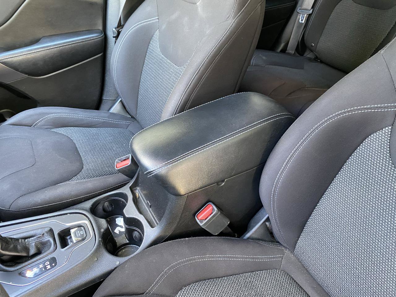 Used 2019 Jeep Cherokee Latitude w/ Popular Appearance Group AWD/4WD image 35