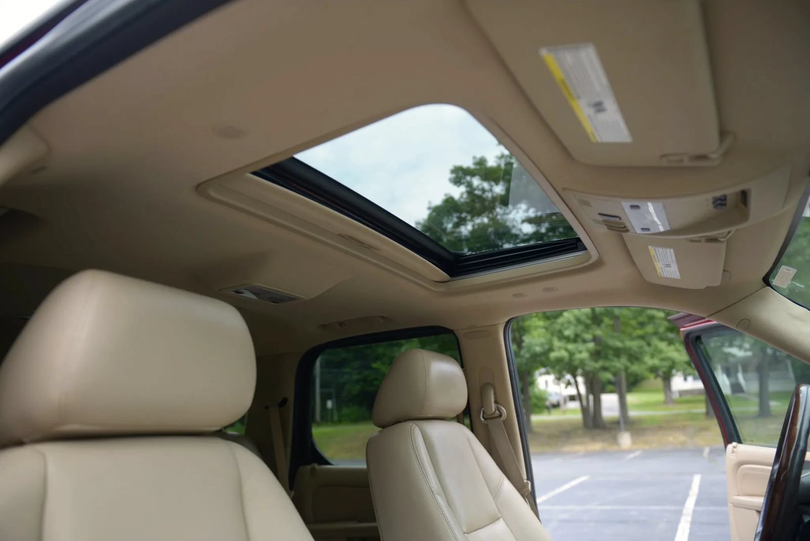 Used 2010 Cadillac Escalade Luxury AWD/4WD image 88