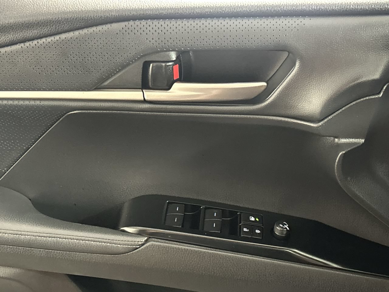 Used 2025 Toyota Camry XSE FWD image 19