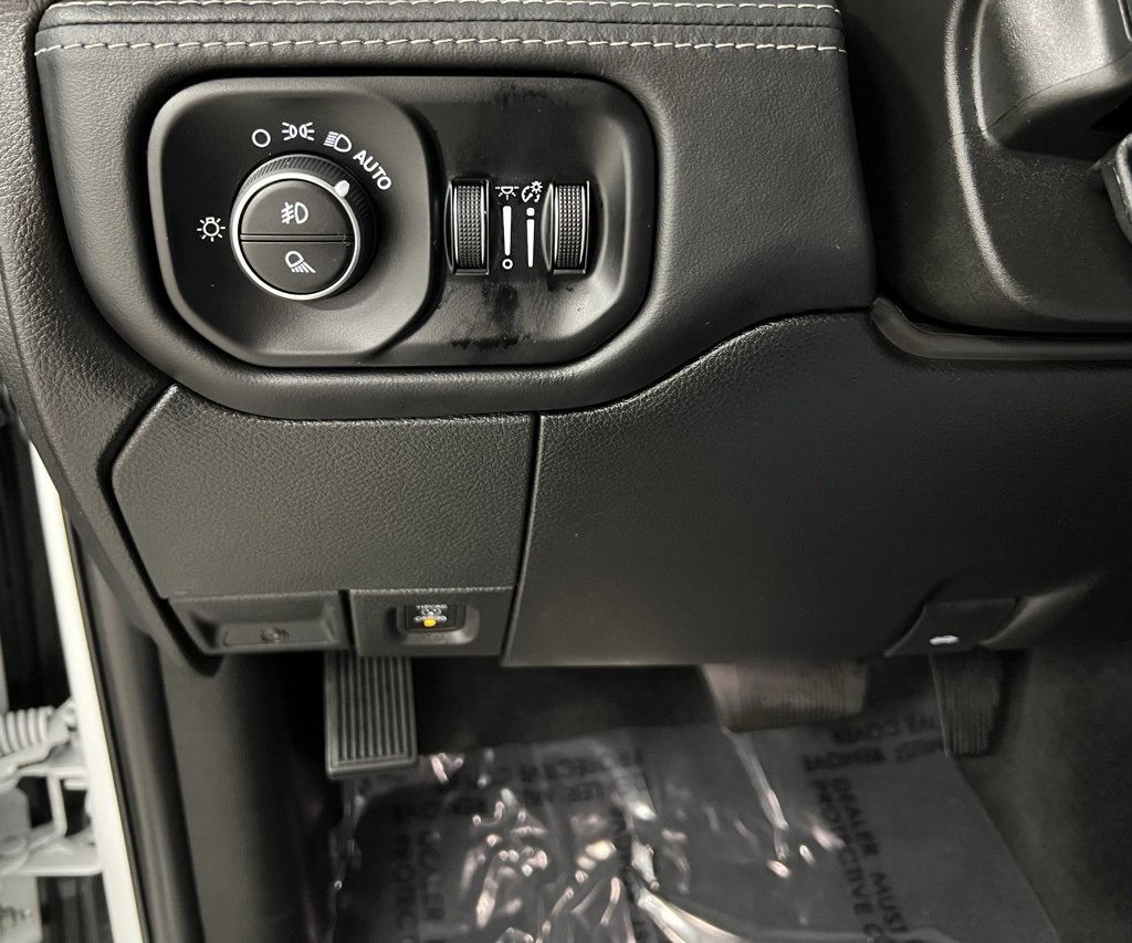 Used 2024 RAM 2500 Limited image 36