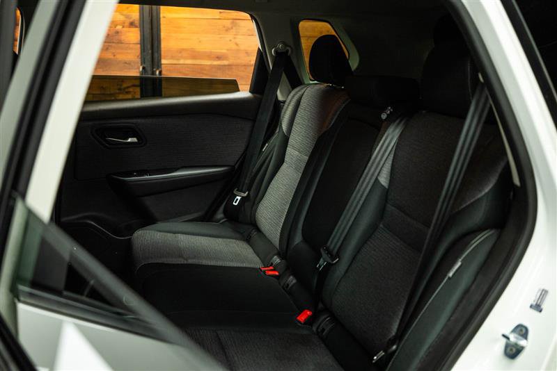 Used 2022 Nissan Rogue SV image 10