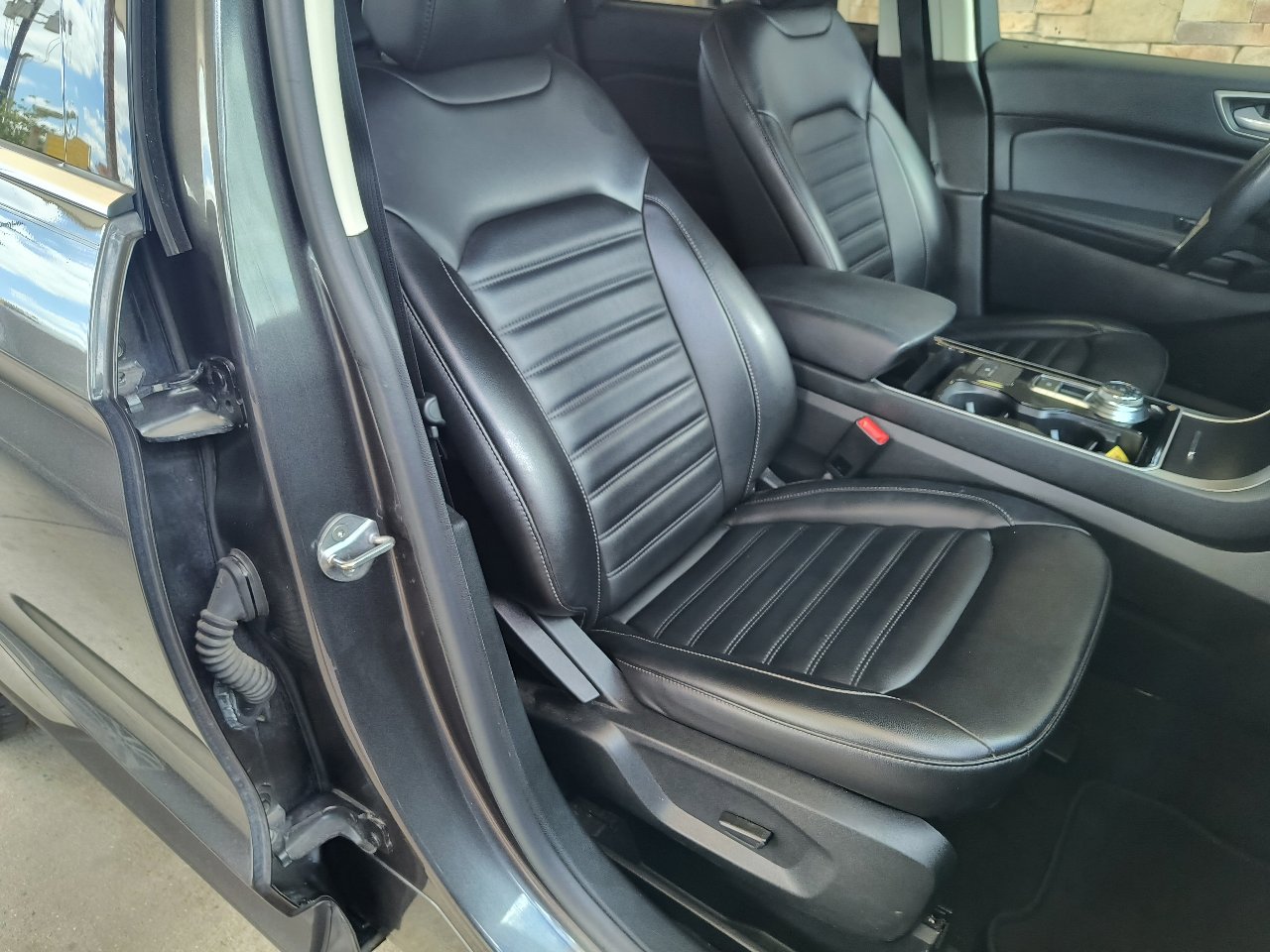 Used 2020 Ford Edge SEL image 23