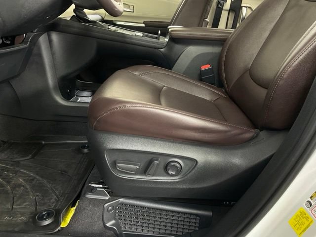 Used 2023 Toyota Sienna Platinum AWD/4WD image 27
