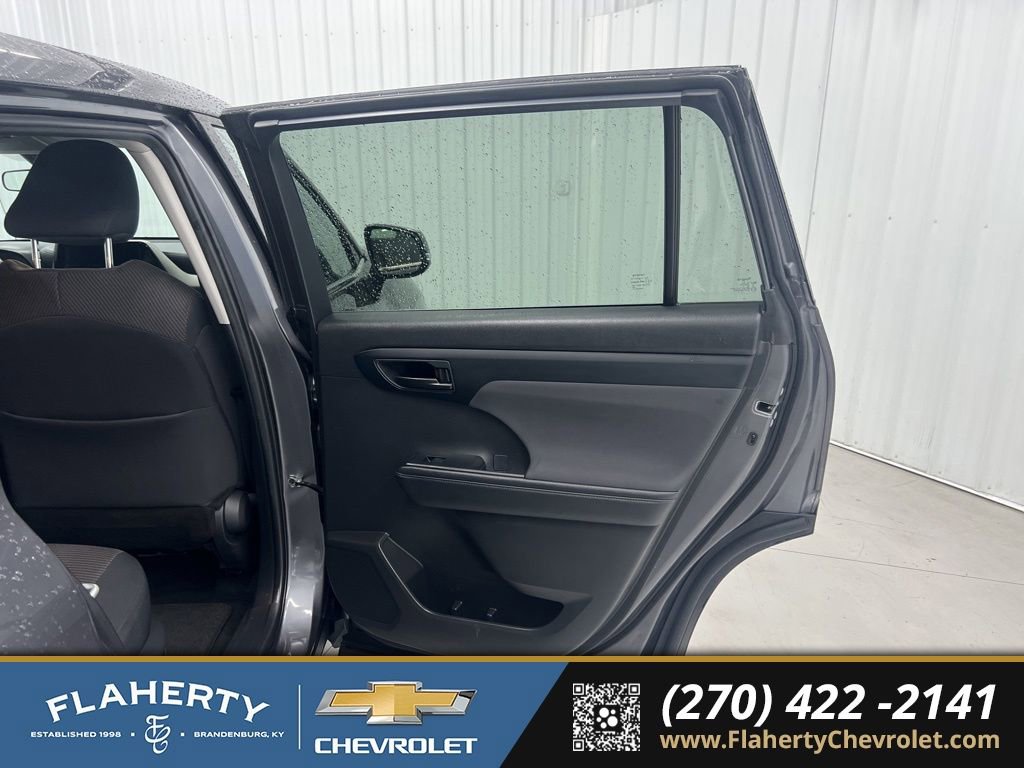 Used 2024 Toyota Highlander LE image 12