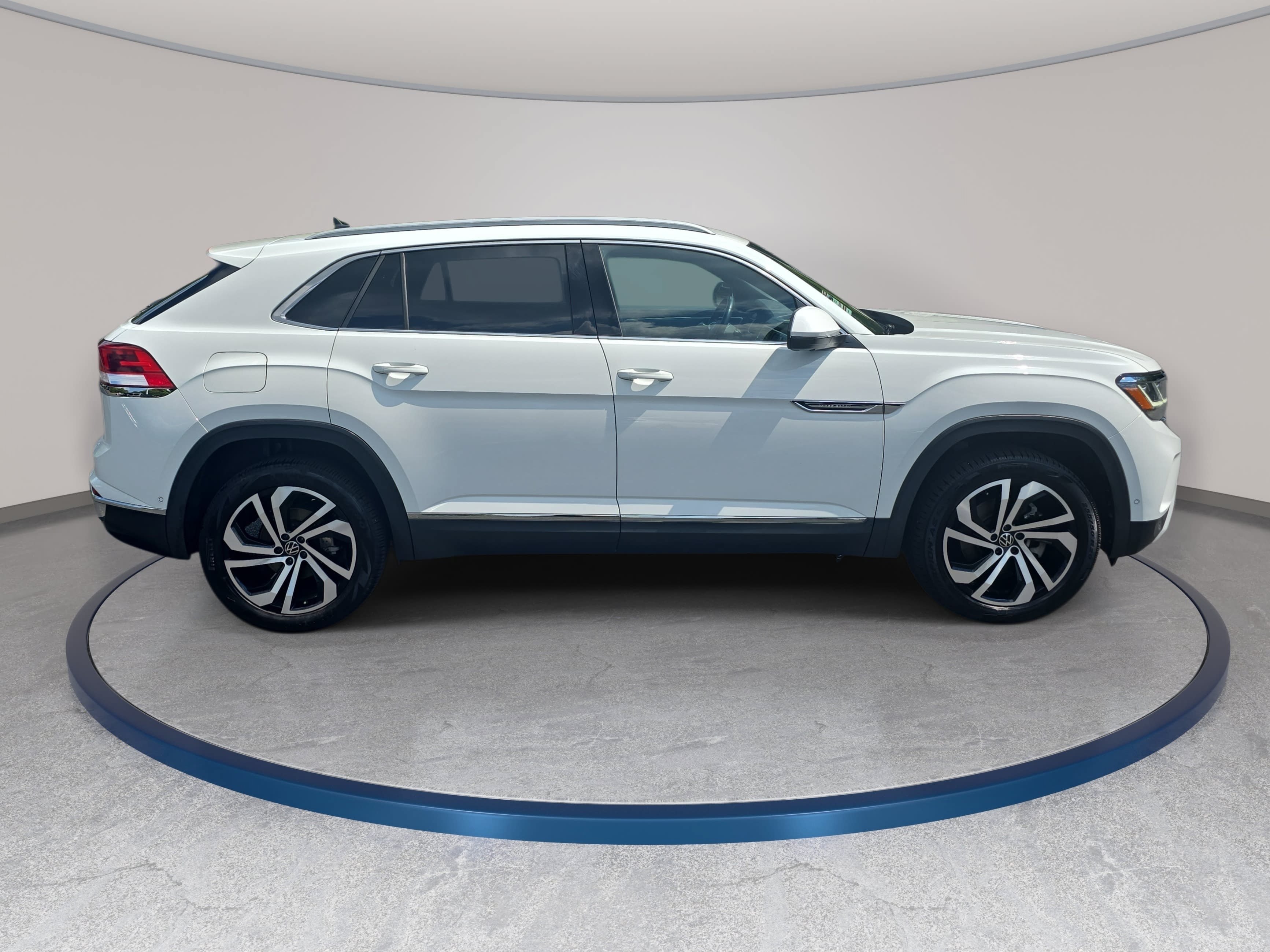 Used 2020 Volkswagen Atlas Cross Sport SEL Premium AWD/4WD image 4