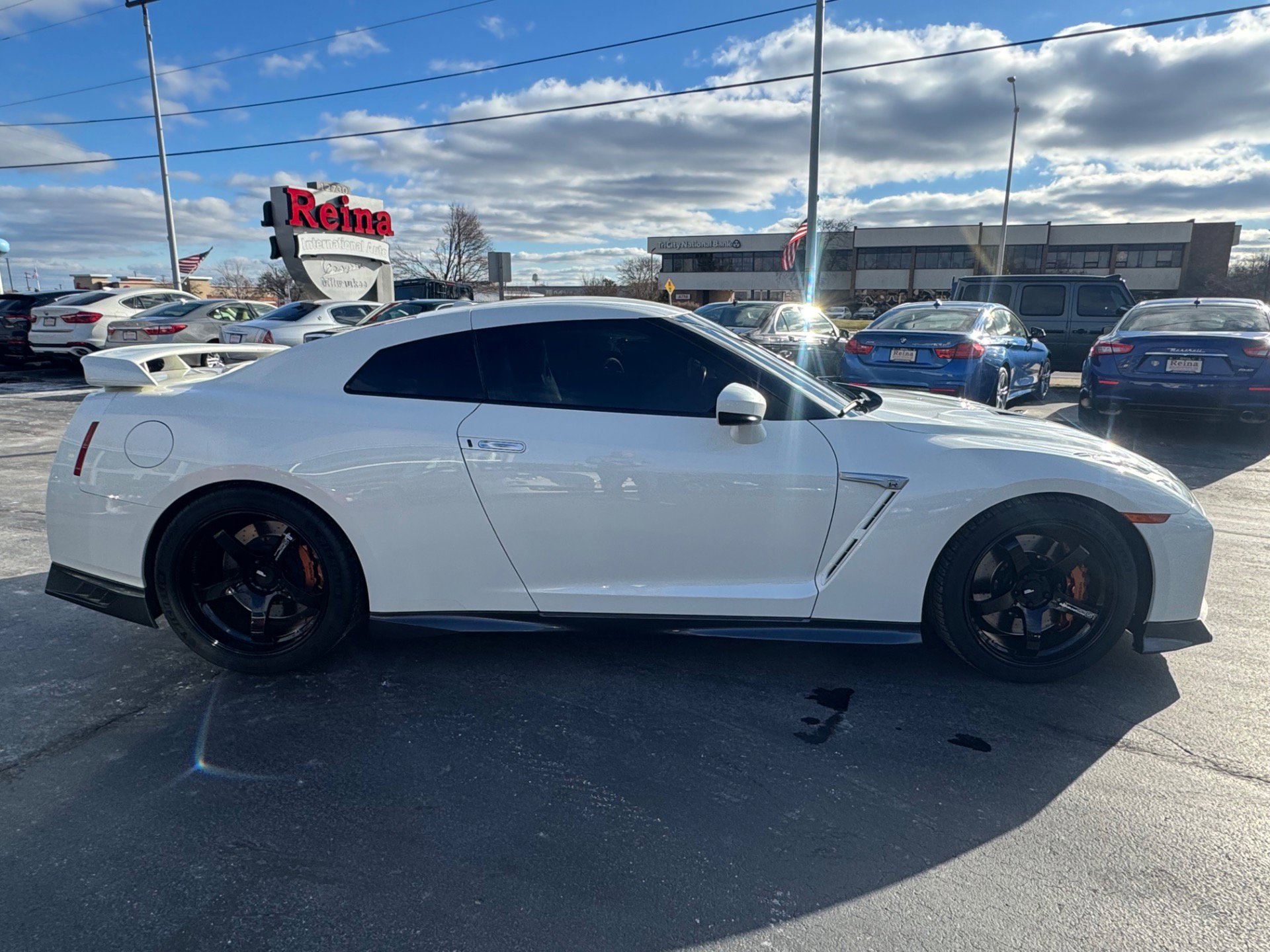 Used 2019 Nissan GT-R Premium image 11