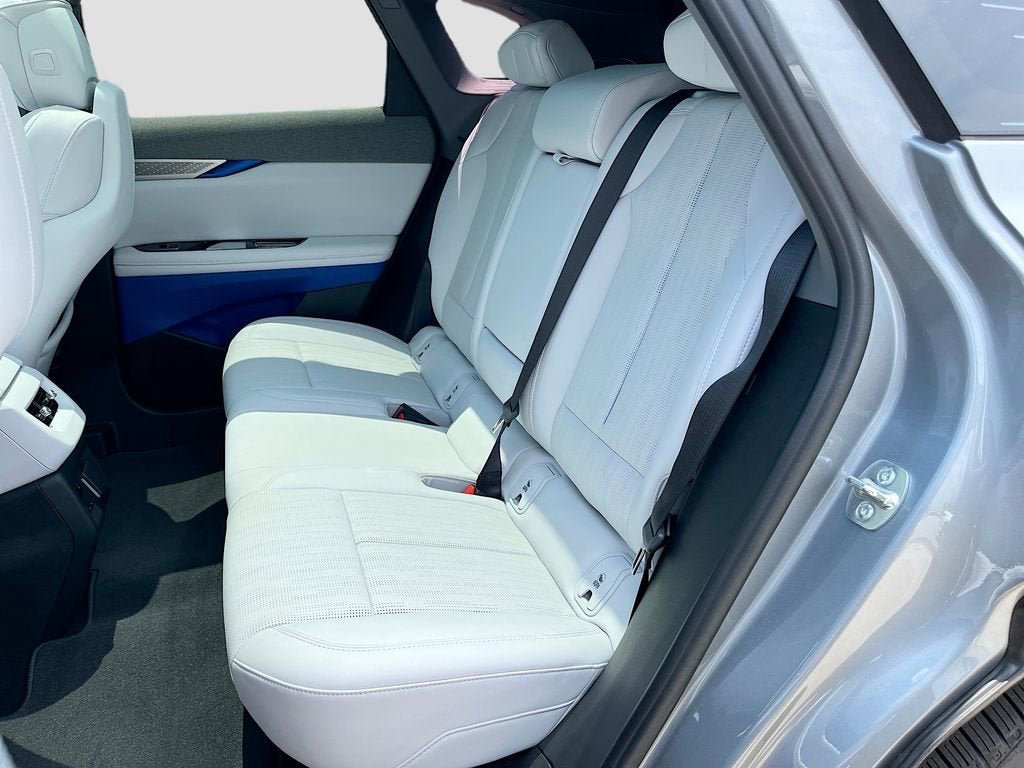 New 2025 Cadillac Optiq Sport 2 w/ LPO, Floor Liner Package AWD/4WD image 30