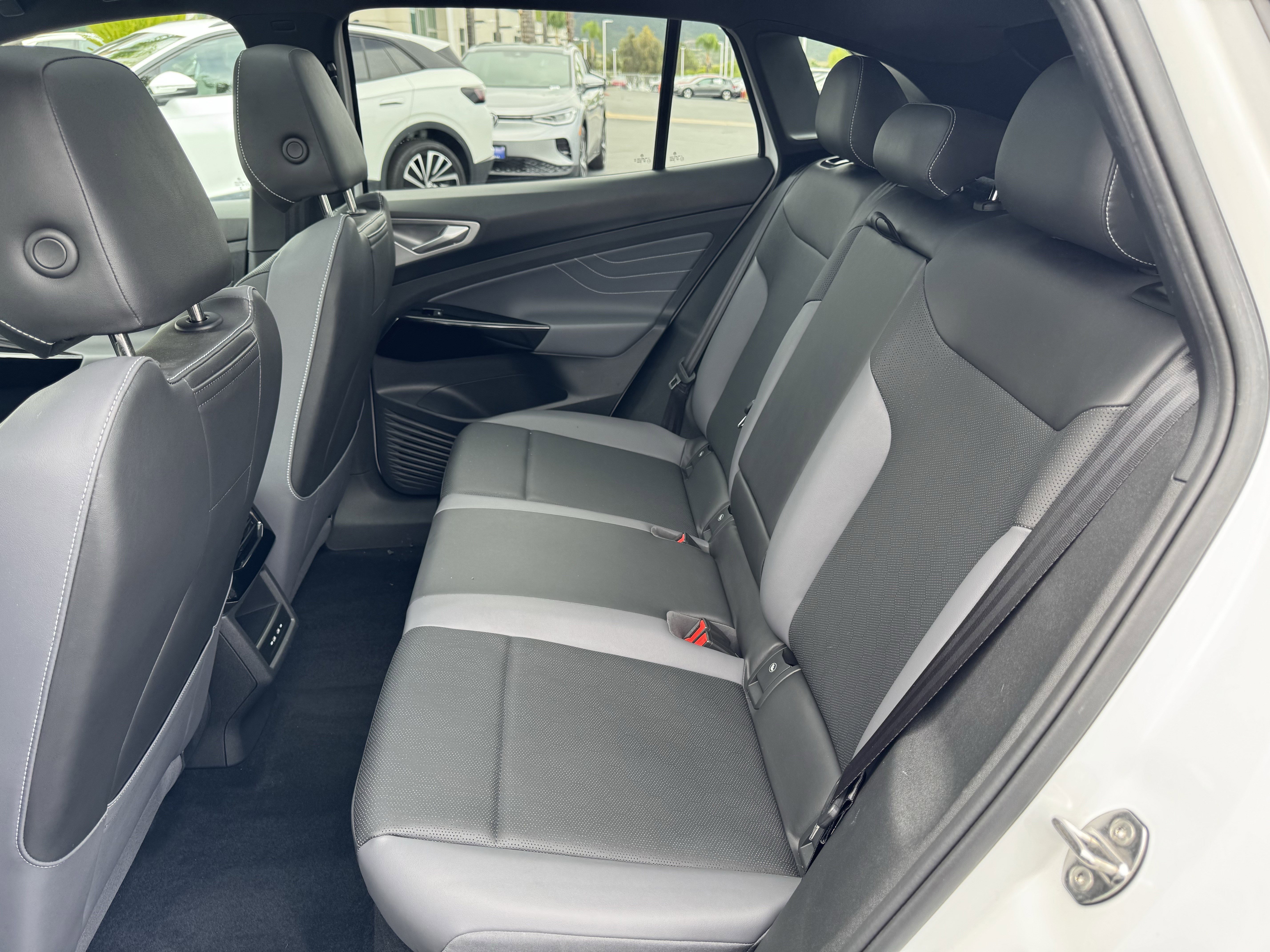 Used 2024 Volkswagen ID.4 S image 34