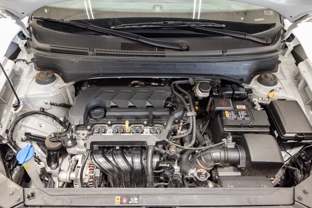 Used 2025 Hyundai Venue SEL FWD image 3