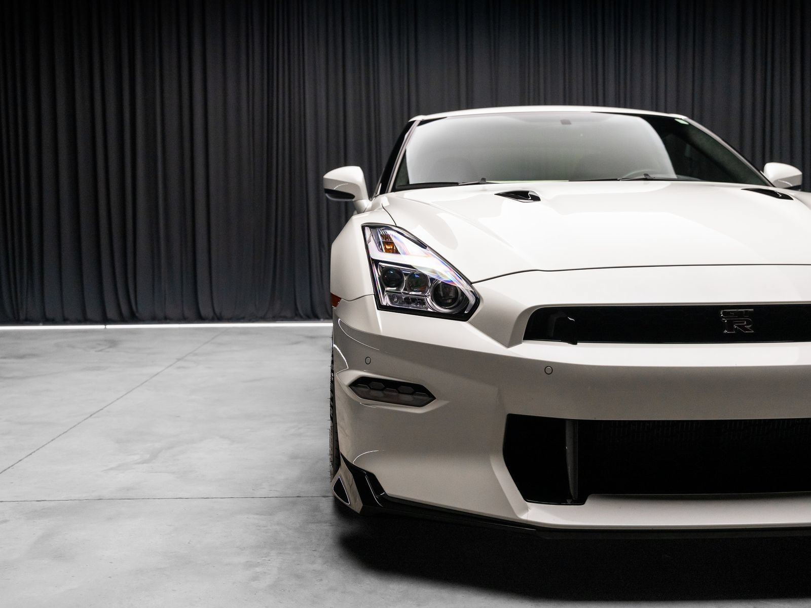 Used 2024 Nissan GT-R w/ Floor Mat Package AWD/4WD image 16