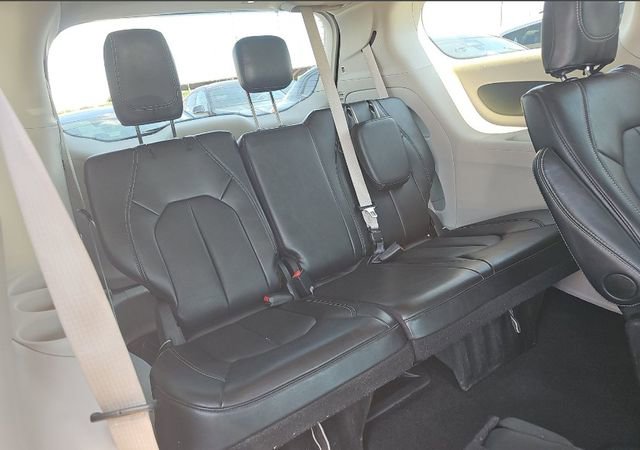 Used 2024 Chrysler Pacifica Touring-L FWD image 6
