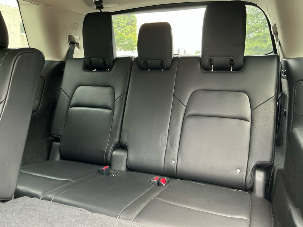 Used 2024 Nissan Pathfinder SL AWD/4WD image 32