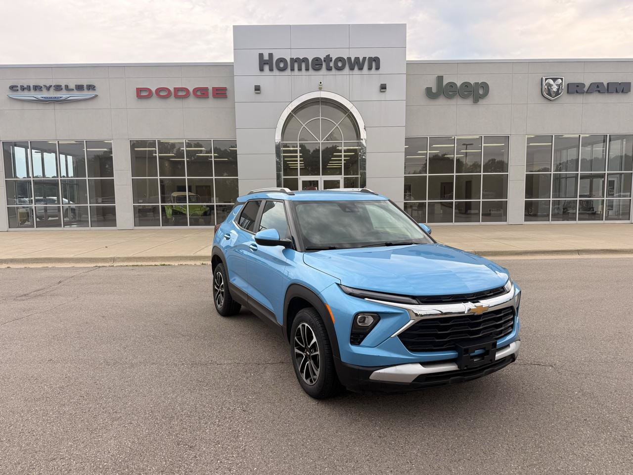 Used 2025 Chevrolet TrailBlazer LT AWD/4WD image 1