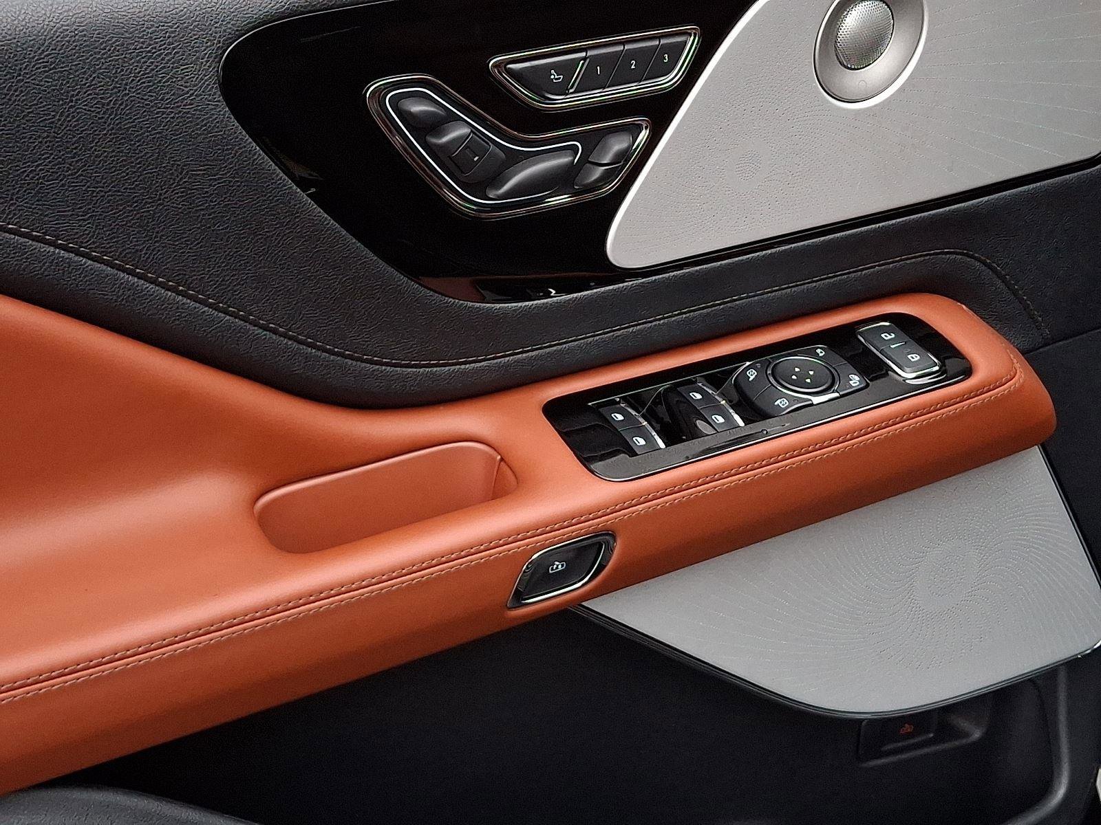 Used 2025 Lincoln Aviator Reserve w/ Equipment Group 201A image 12