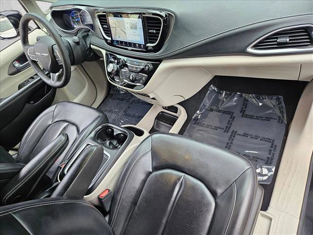 Used 2024 Chrysler Pacifica Select image 22