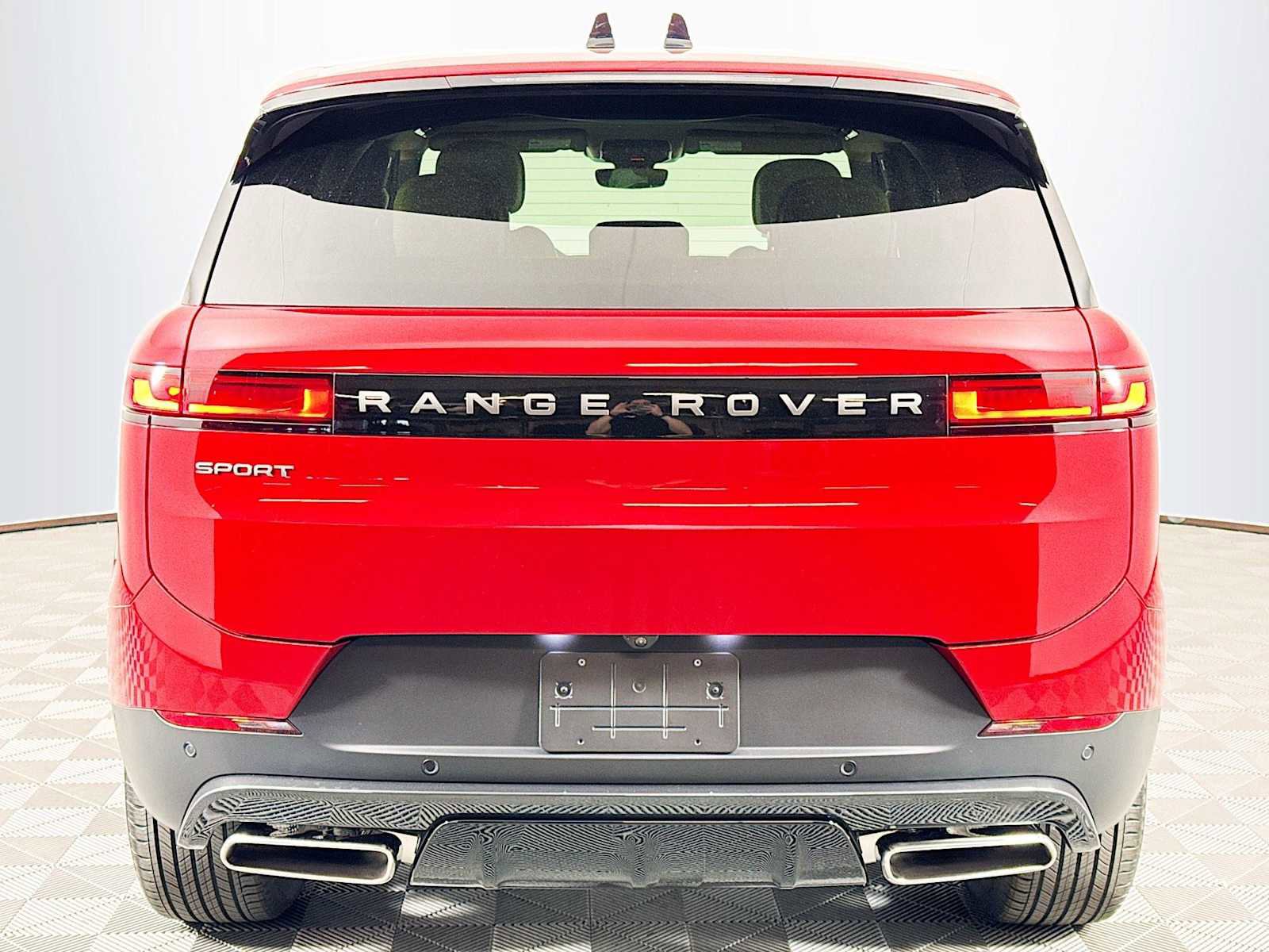 Used 2024 Land Rover Range Rover Sport SE image 6