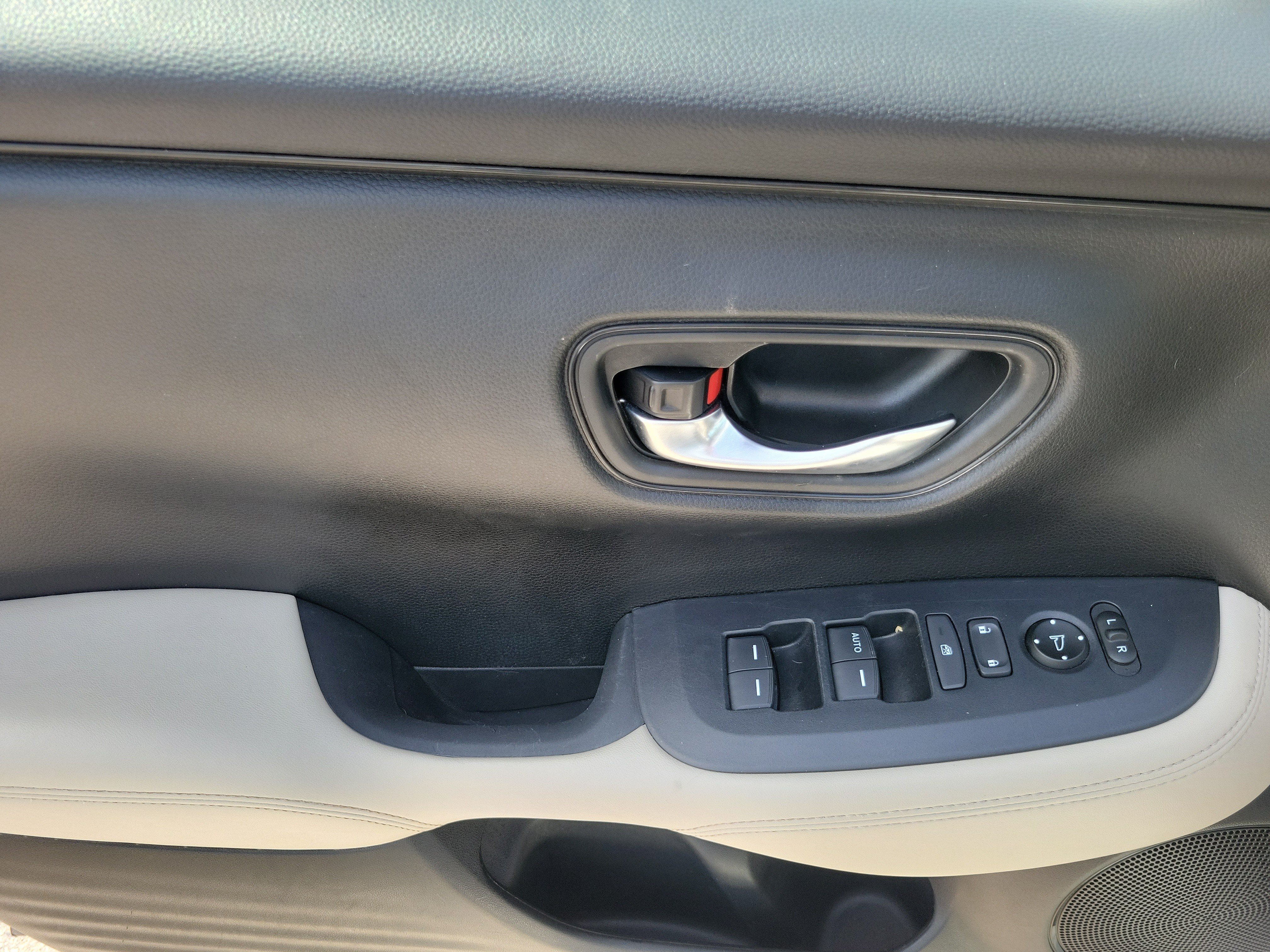 Certified 2024 Honda HR-V LX image 17