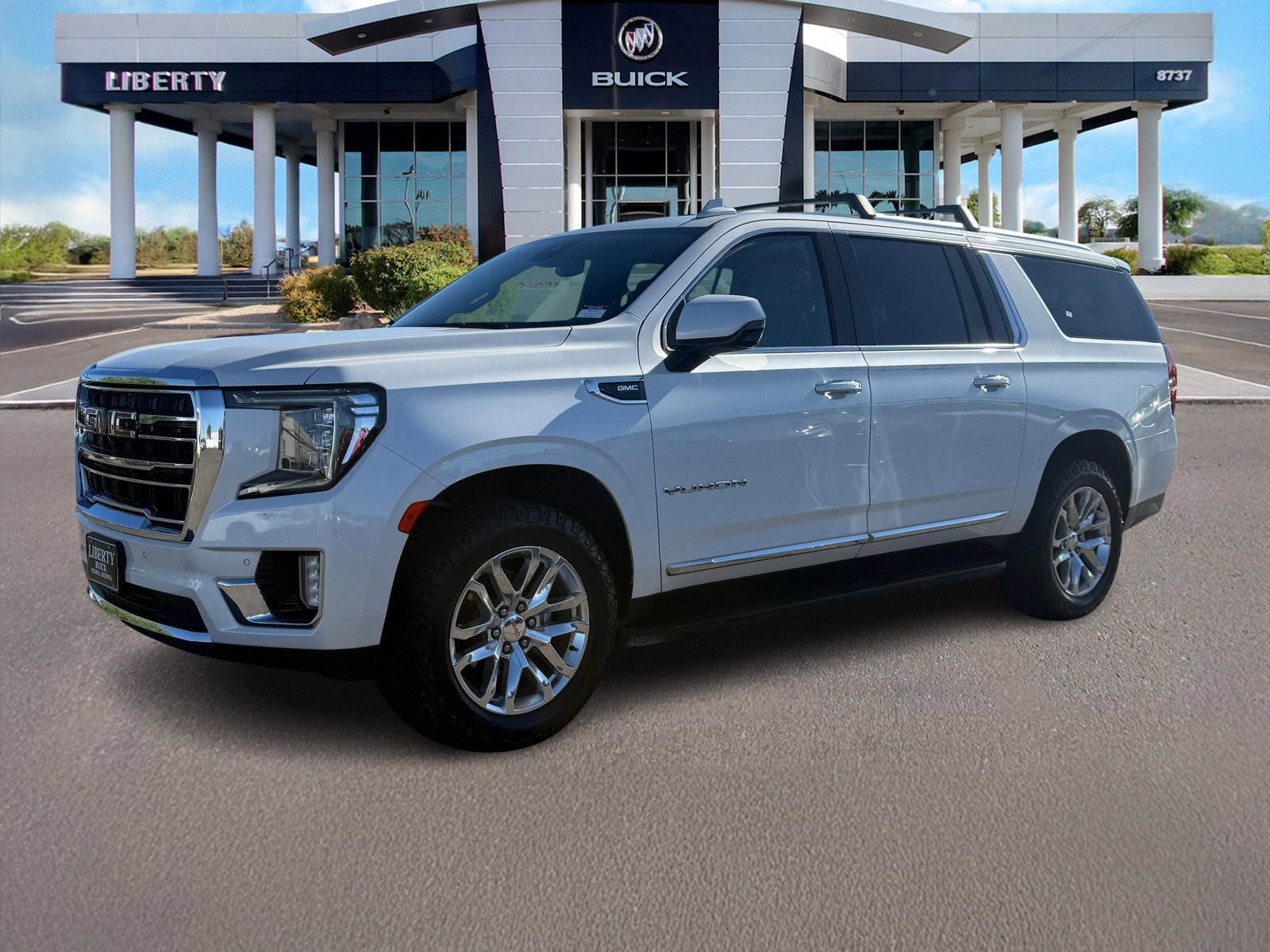 Used 2024 GMC Yukon XL SLT w/ SLT Luxury Package image 8