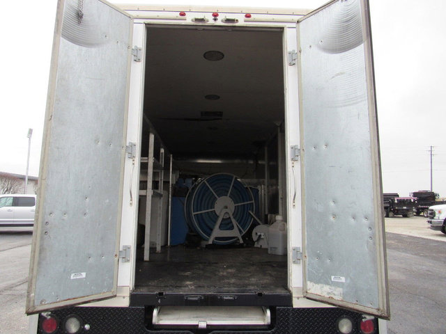 Used 2015 Chevrolet Express 4500 Extended RWD image 24