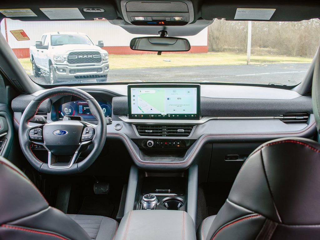 Used 2025 Ford Explorer ST-Line w/ ST-Line Street Pack image 35