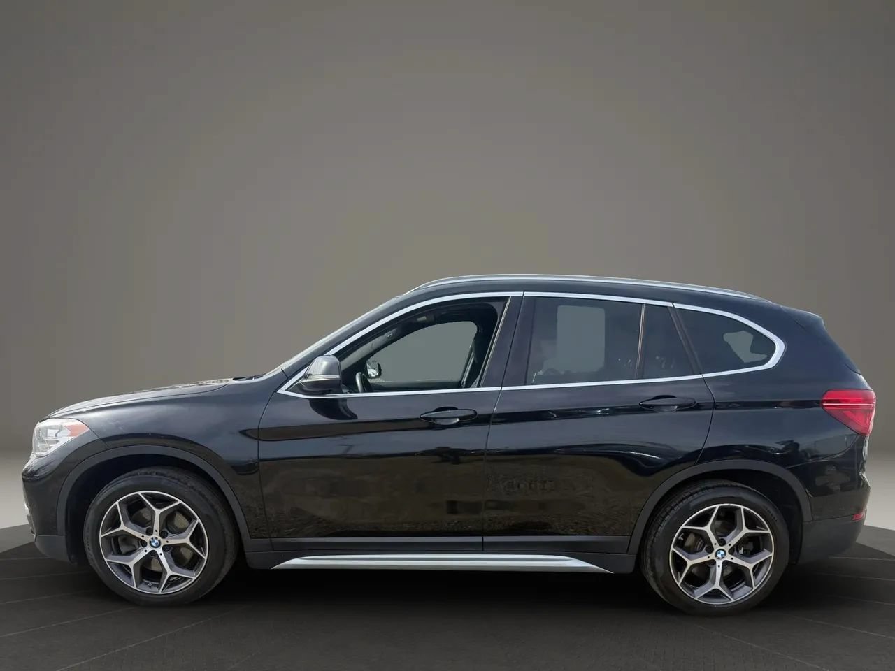 Used 2019 BMW X1 xDrive28i w/ Convenience Package AWD/4WD image 8