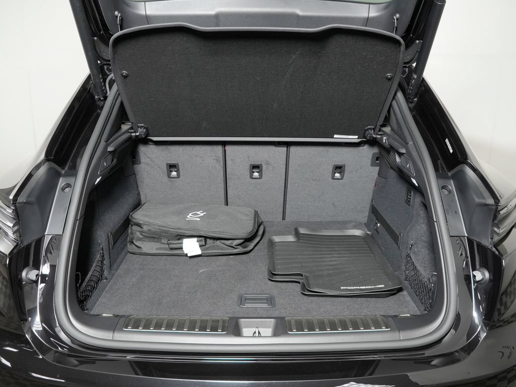Certified 2025 Porsche Macan 4S Electric AWD/4WD image 45