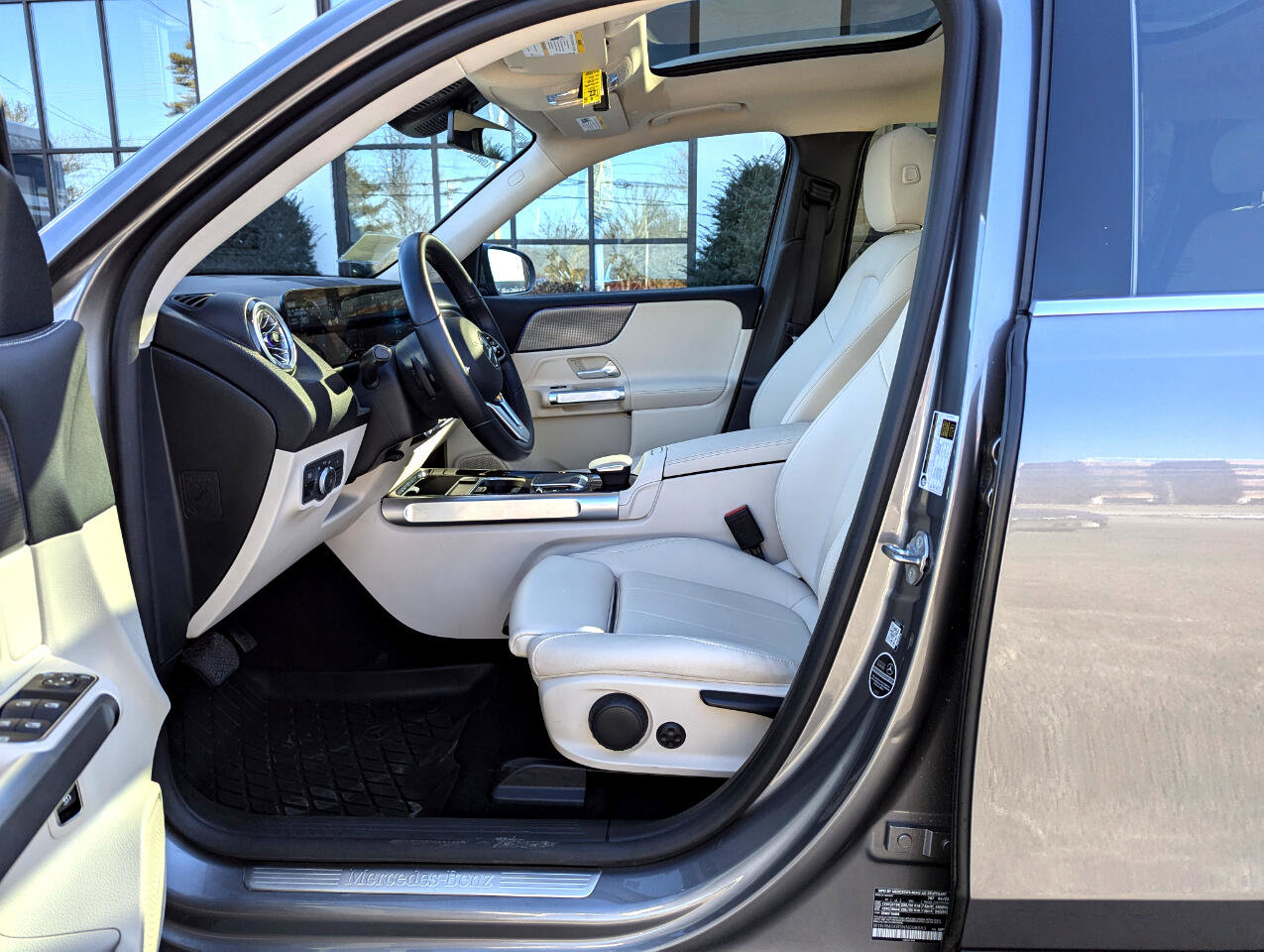 Used 2022 Mercedes-Benz EQB 300 4MATIC image 13