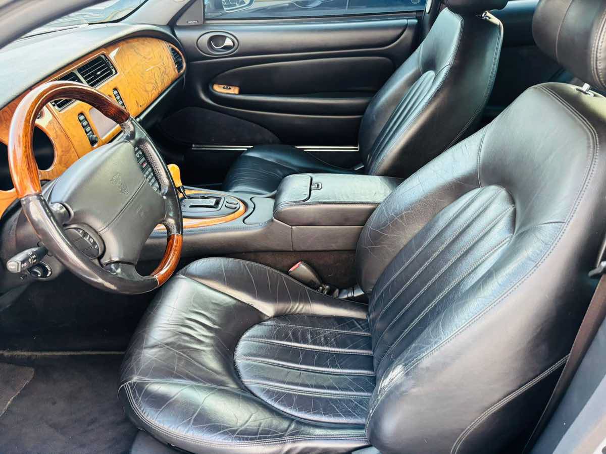 Used 2001 Jaguar XK8 Coupe RWD image 10