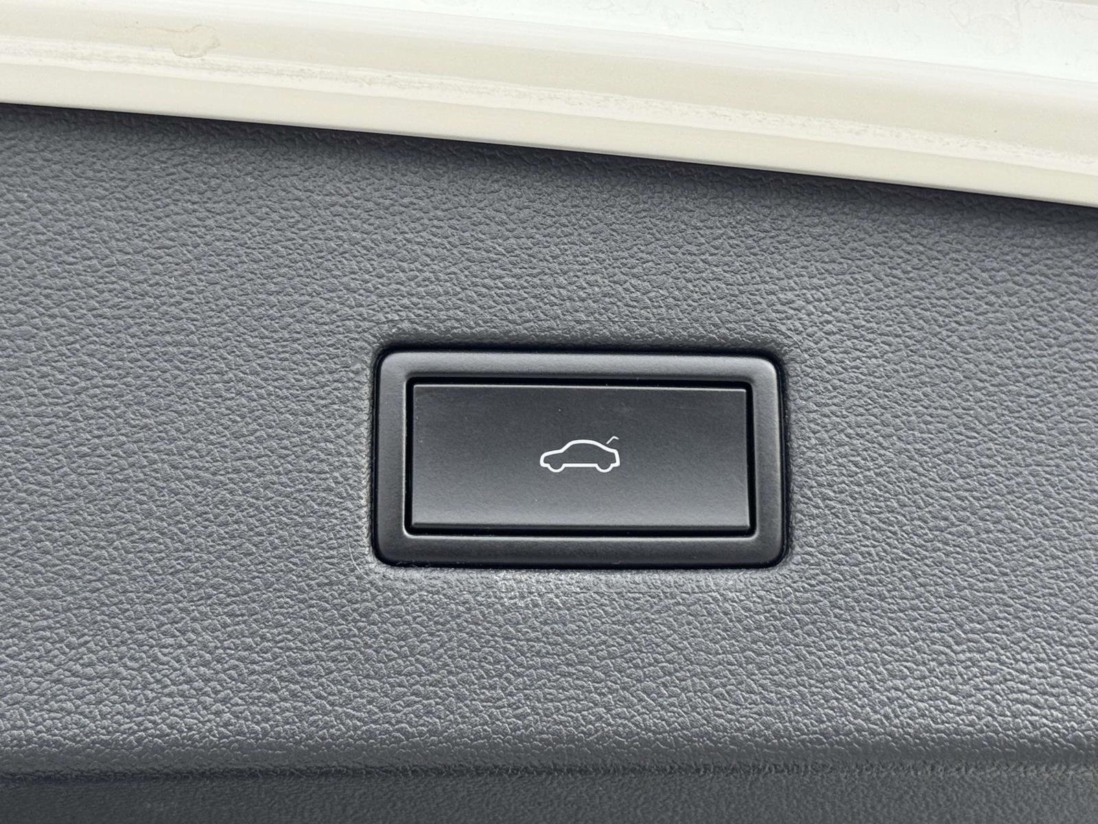 Certified 2021 Volkswagen Tiguan SEL Premium R-Line image 12