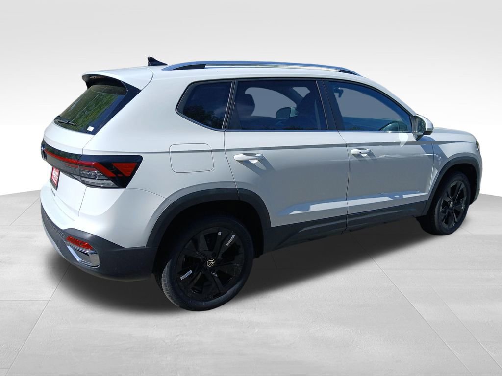 New 2026 Volkswagen Taos SE FWD image 5