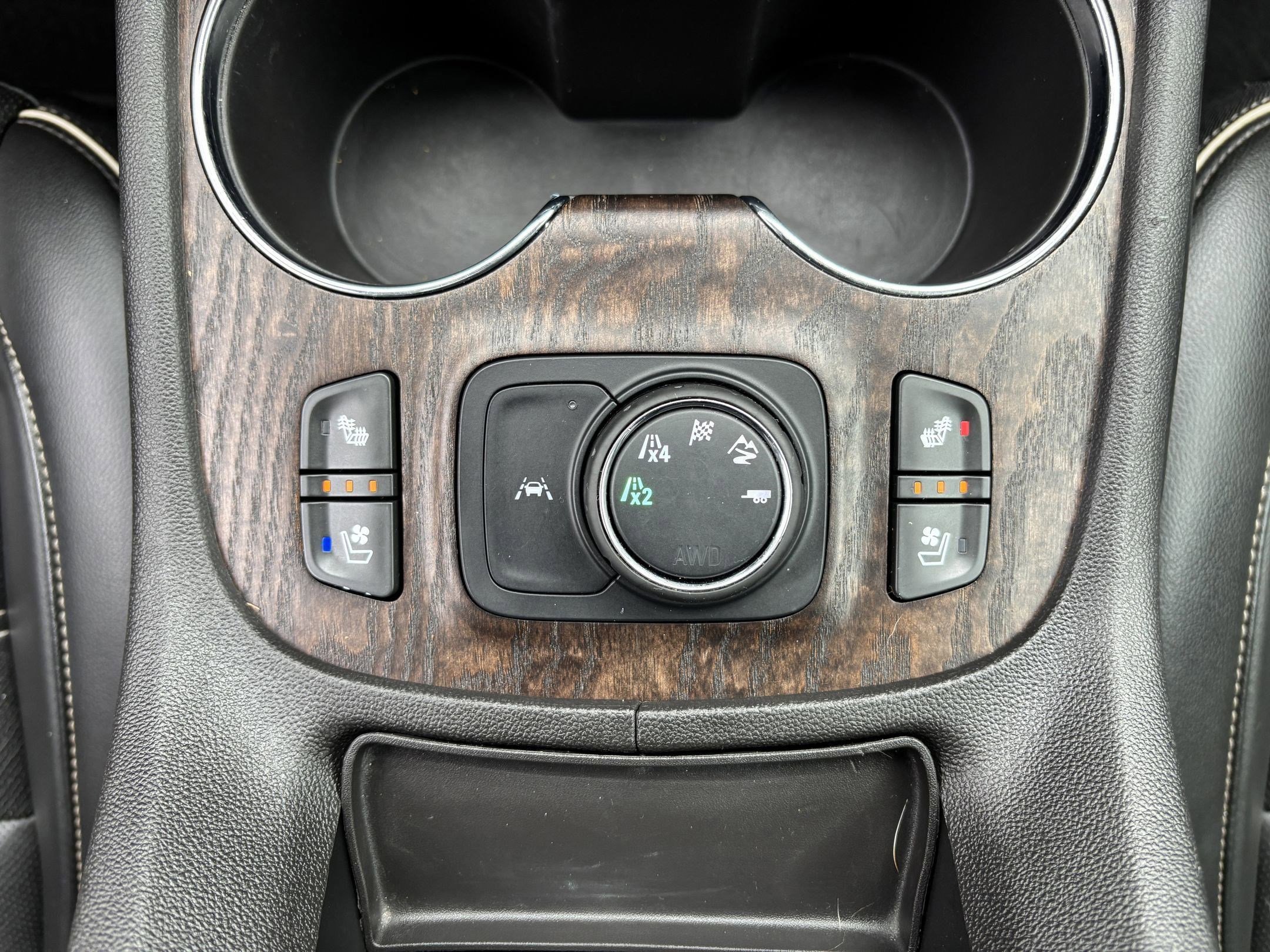 Used 2022 GMC Acadia Denali image 32