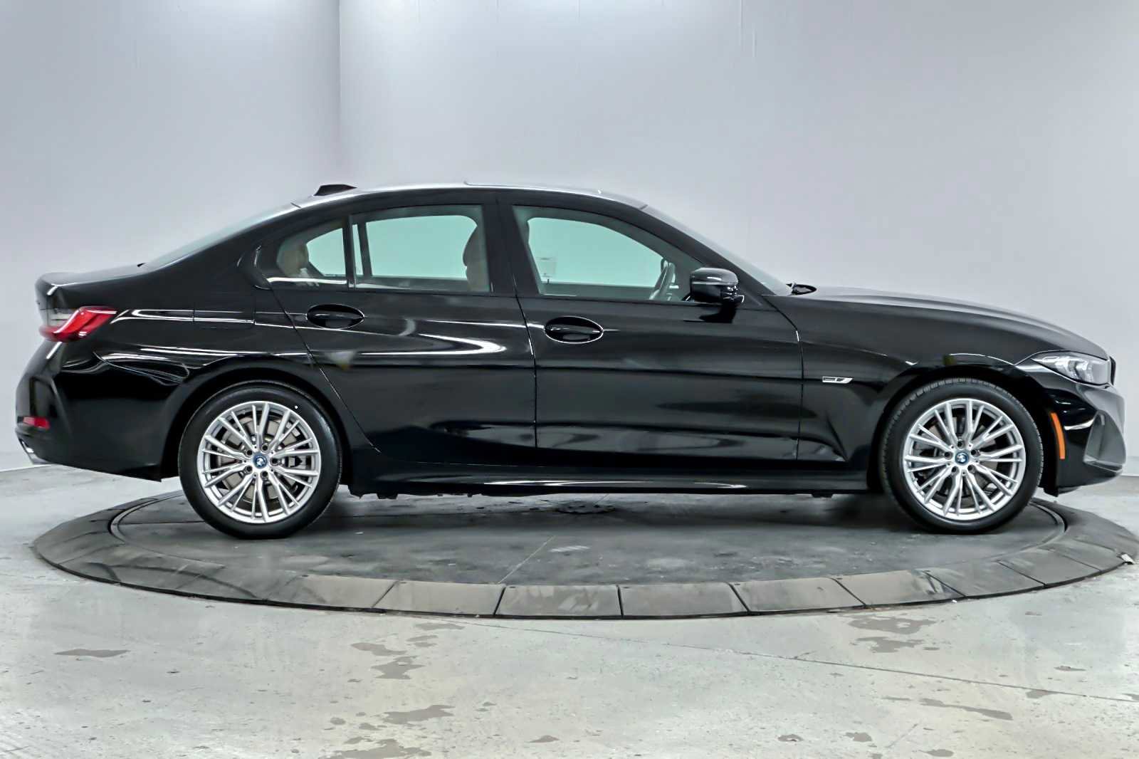 Used 2023 BMW 330e xDrive 330e xDrive w/ Driving Assistance Package image 8