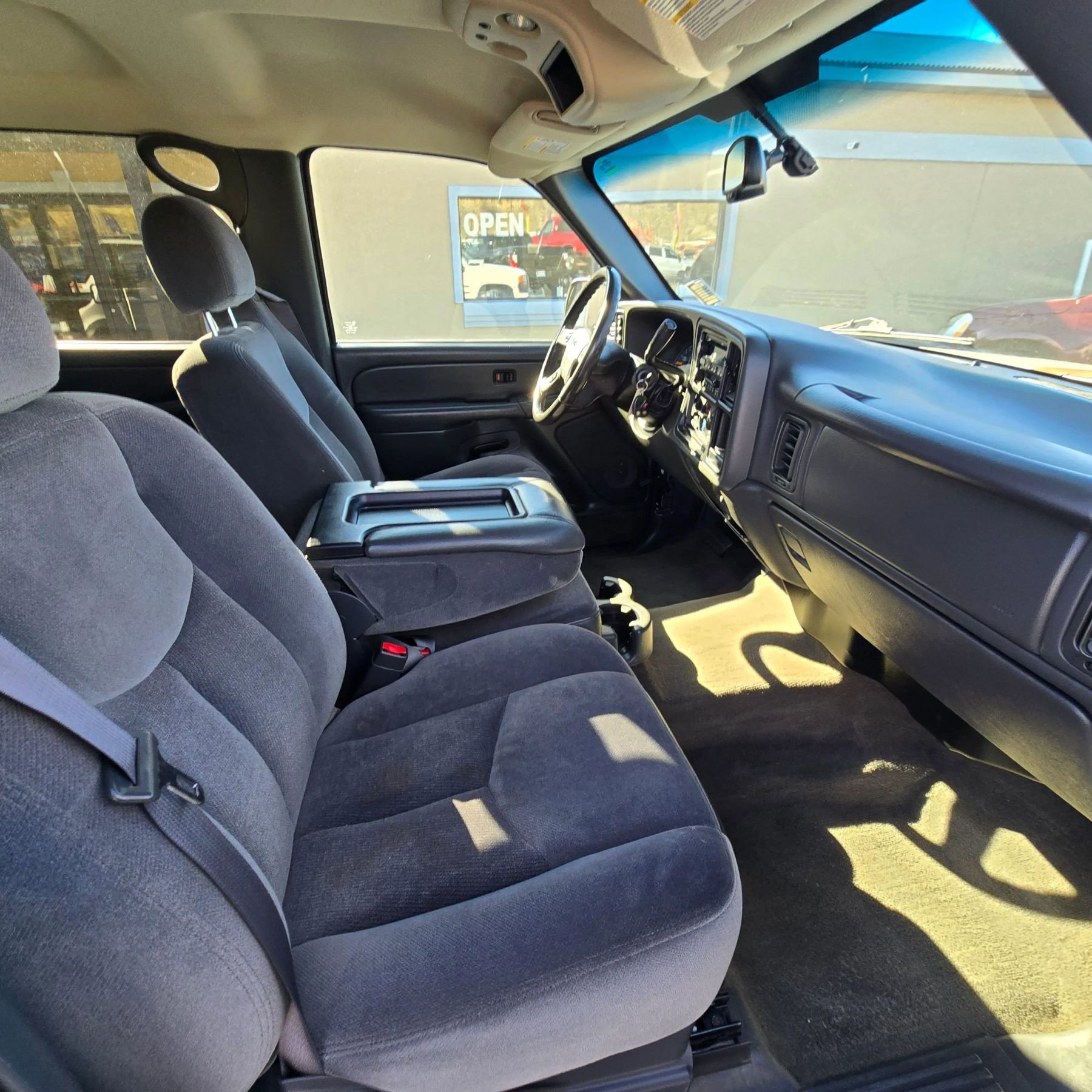 Used 2004 GMC Sierra 2500 SLE w/ Skid Plate Package AWD/4WD image 14