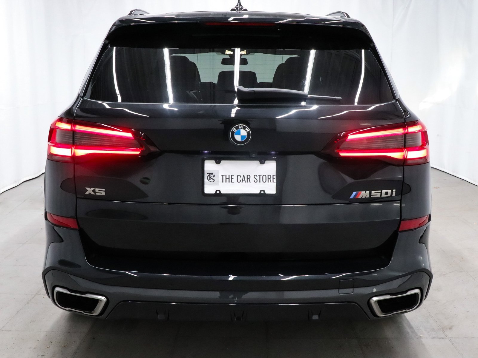 Used 2022 BMW X5 M50i w/ Executive Package image 5