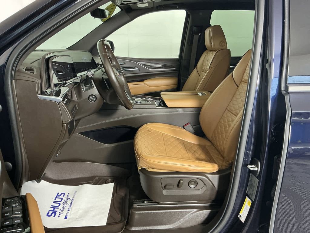 Used 2022 Cadillac Escalade Premium Luxury image 37
