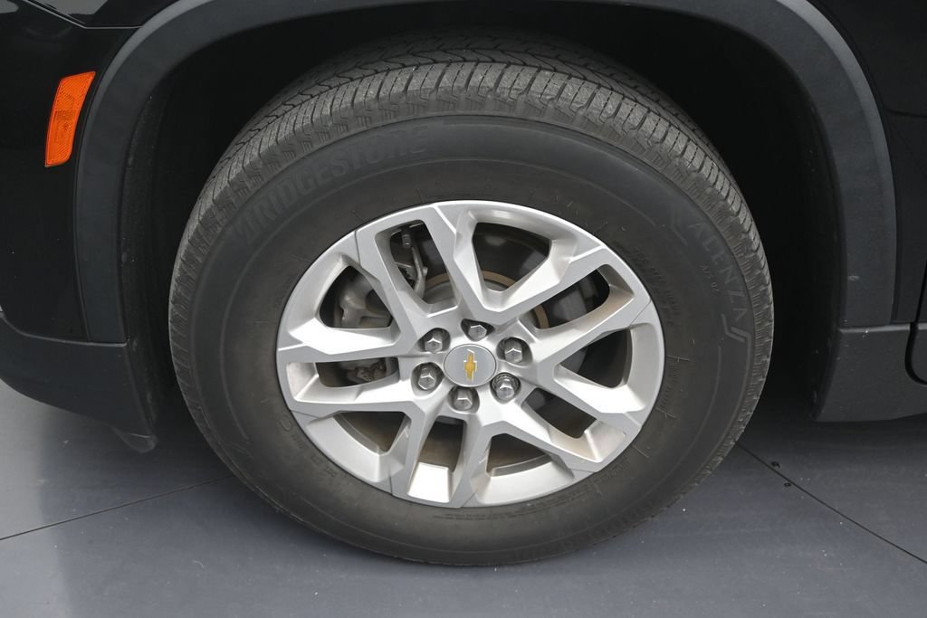 Used 2023 Chevrolet Traverse LS FWD image 9