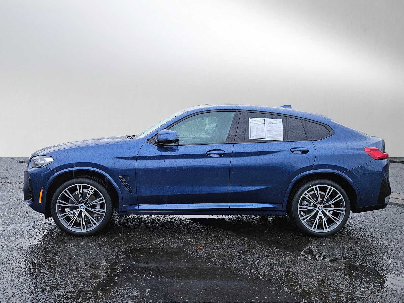 Used 2025 BMW X4 xDrive30i w/ Premium Package image 6