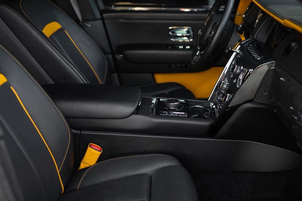Used 2023 Rolls-Royce Cullinan Black Badge w/ Leather Finishing Pack AWD/4WD image 31