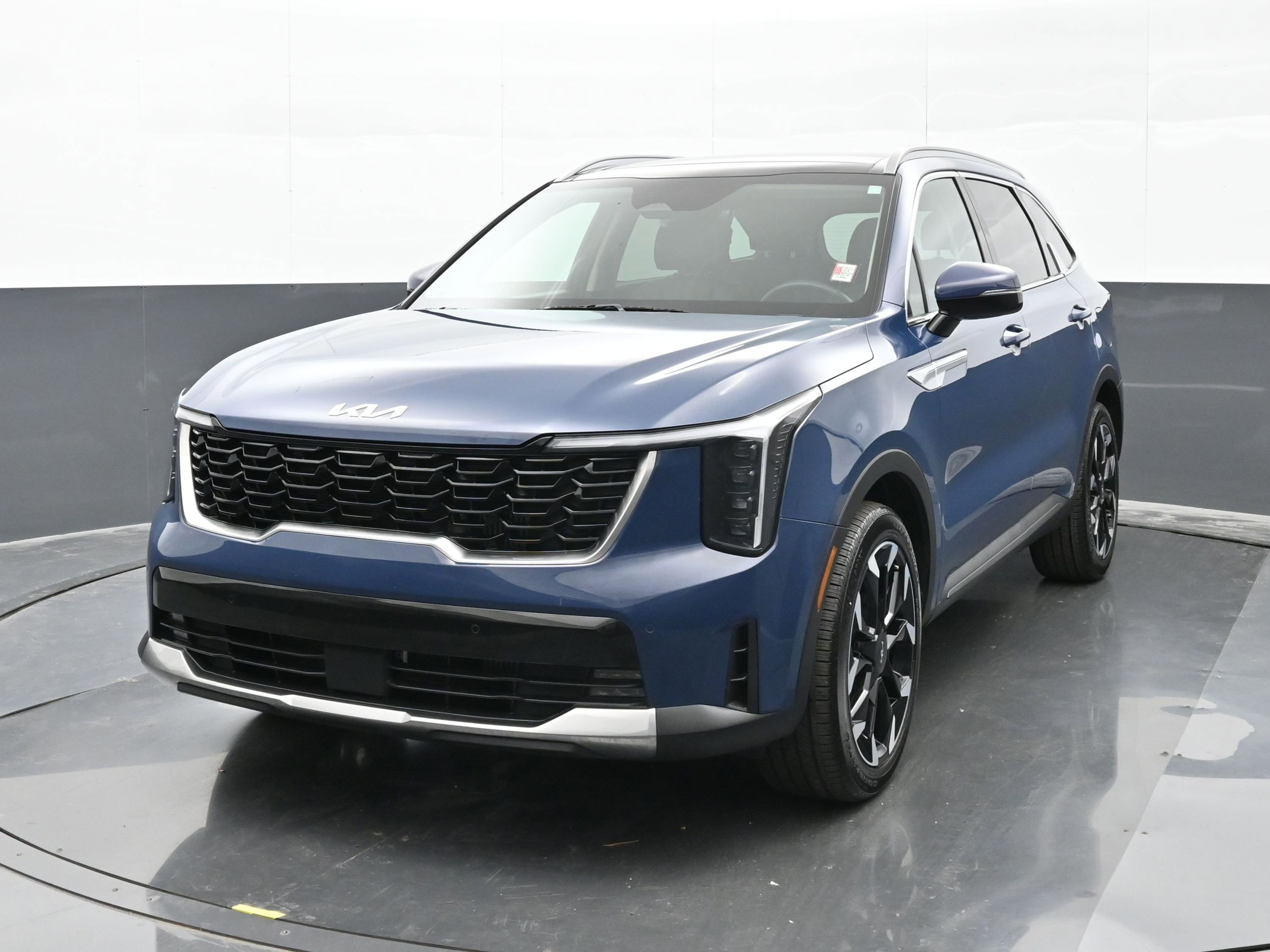 Used 2024 Kia Sorento EX w/ Panoramic Sunroof Package image 4