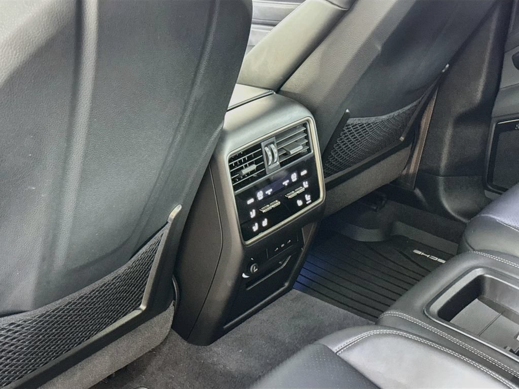 Certified 2025 Porsche Cayenne Turbo AWD/4WD image 20